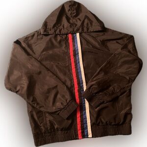 🔴 ⭐️ Wind jacket forever 21 size small it’s over size so can a medium